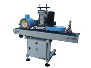 Stroj na etiketovanie